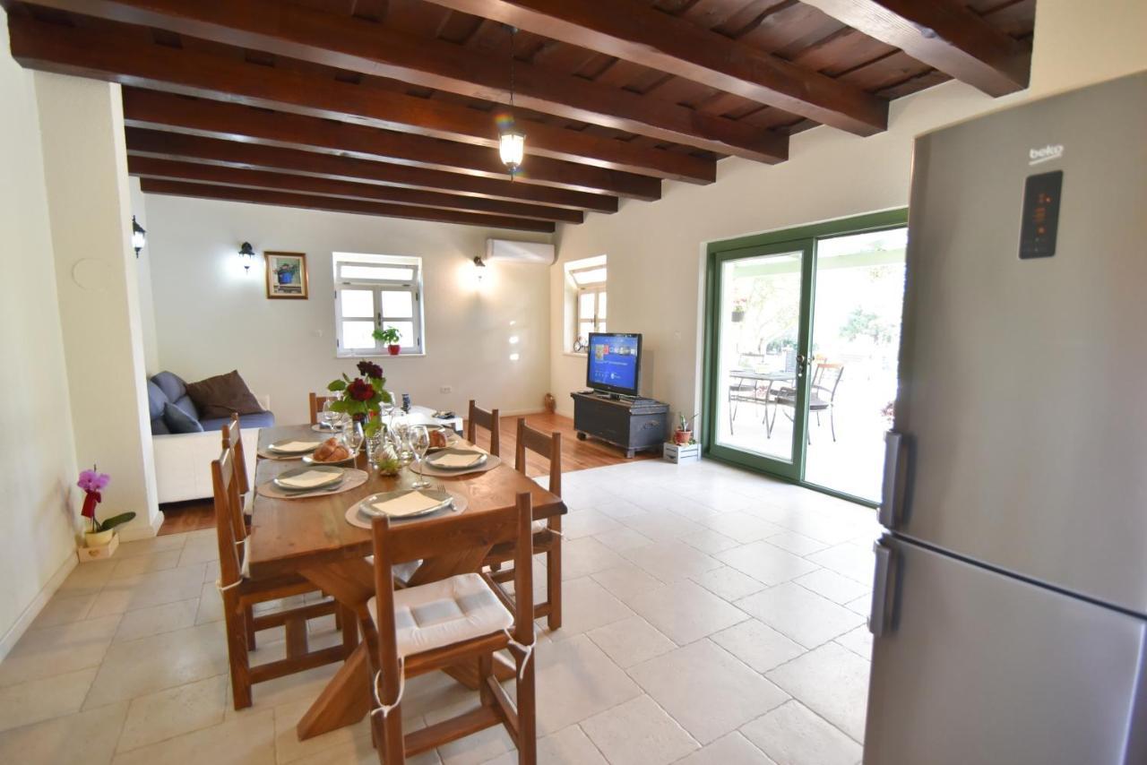 Vacation Home Mate Ceko Sukošan Kültér fotó